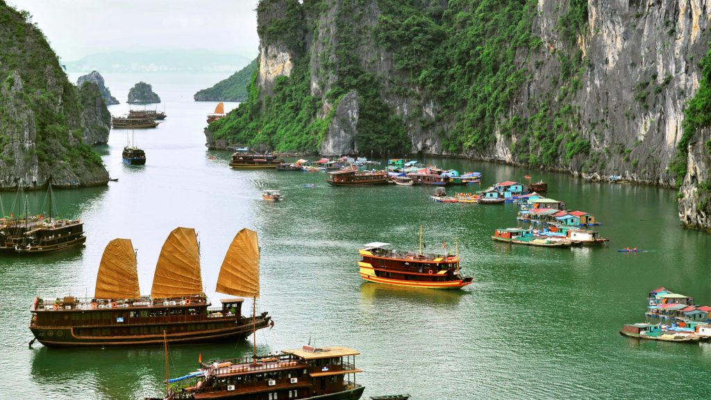 halong bay Boats